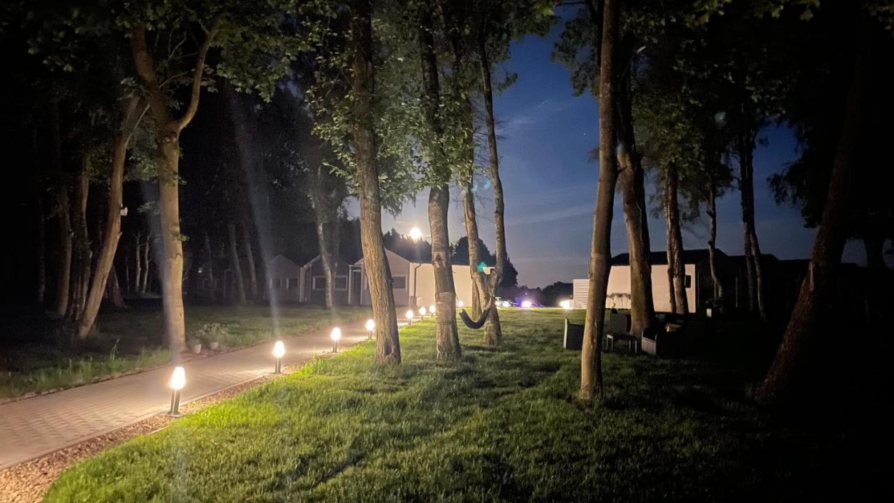 Lumi Resort Domki Letniskowe Z Podgrzewanym Basenem 里沃 外观 照片