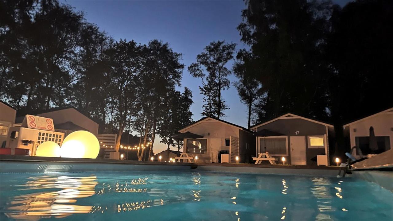 Lumi Resort Domki Letniskowe Z Podgrzewanym Basenem 里沃 外观 照片