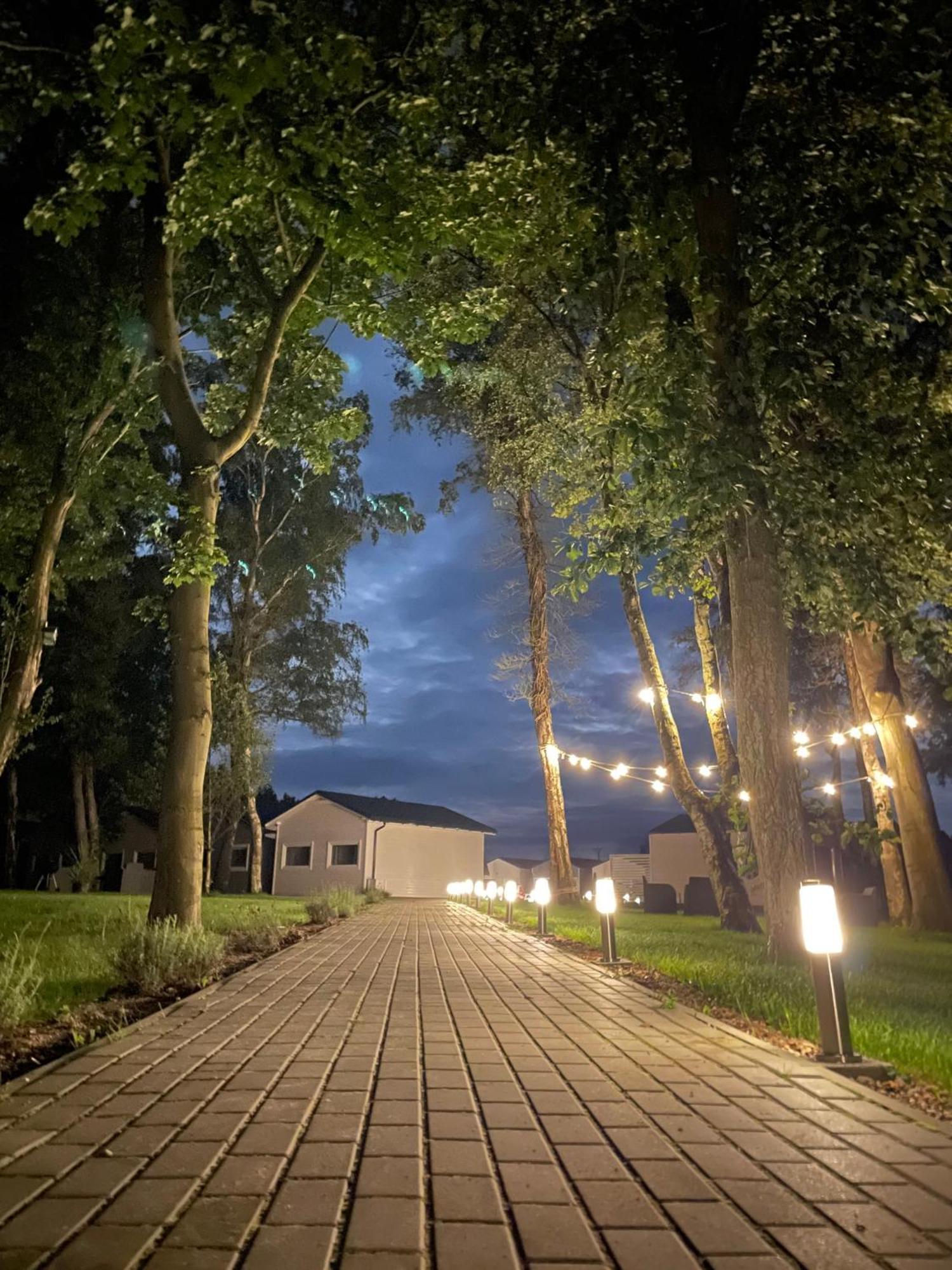 Lumi Resort Domki Letniskowe Z Podgrzewanym Basenem 里沃 外观 照片