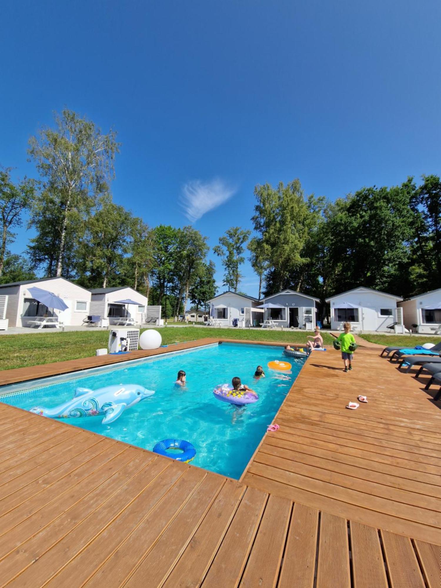 Lumi Resort Domki Letniskowe Z Podgrzewanym Basenem 里沃 外观 照片