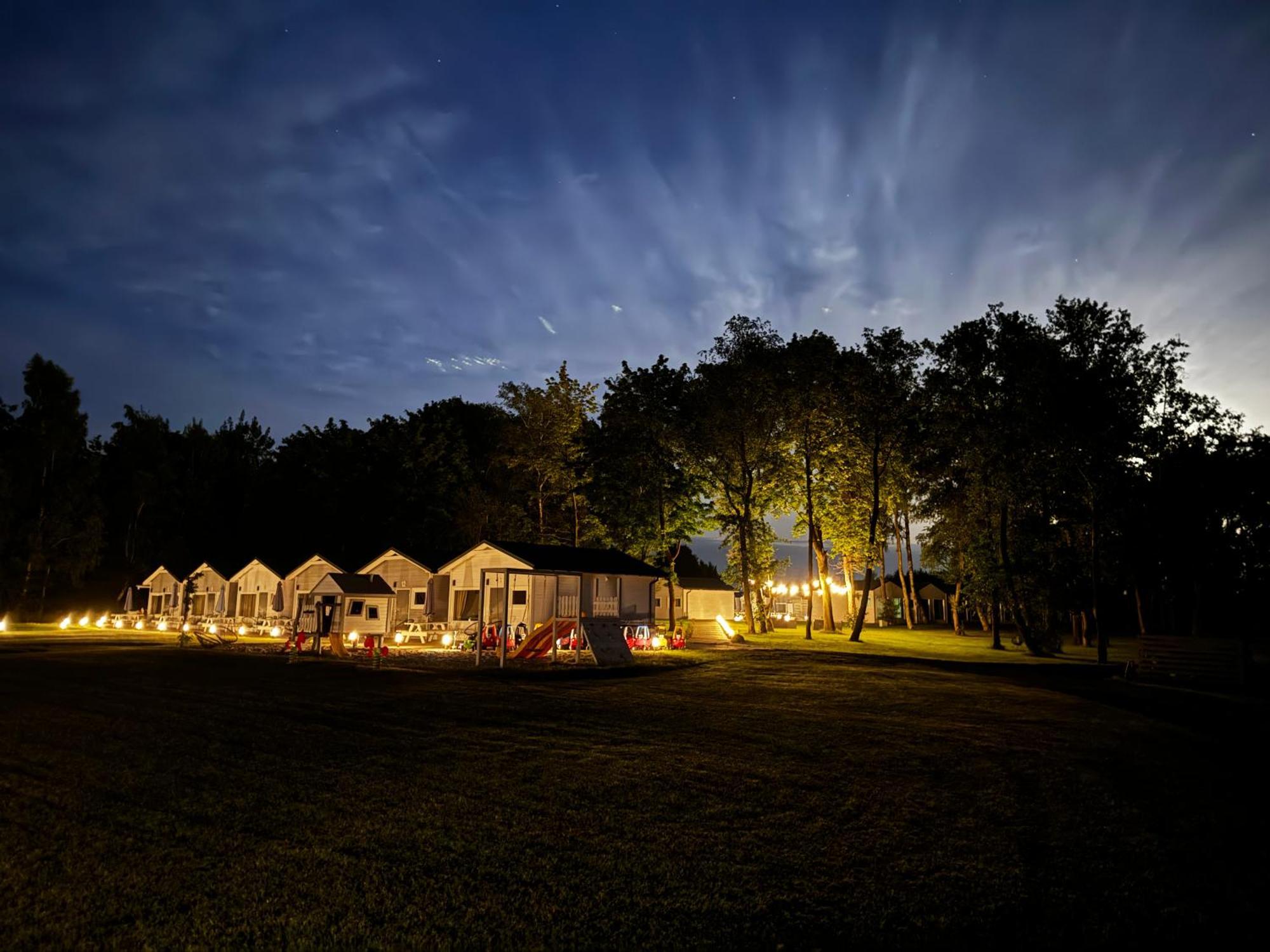 Lumi Resort Domki Letniskowe Z Podgrzewanym Basenem 里沃 外观 照片