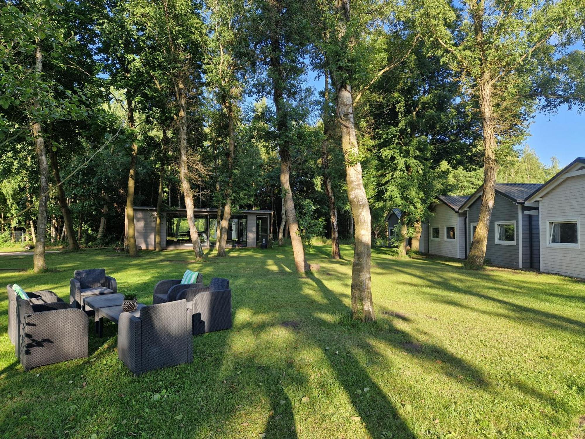 Lumi Resort Domki Letniskowe Z Podgrzewanym Basenem 里沃 外观 照片